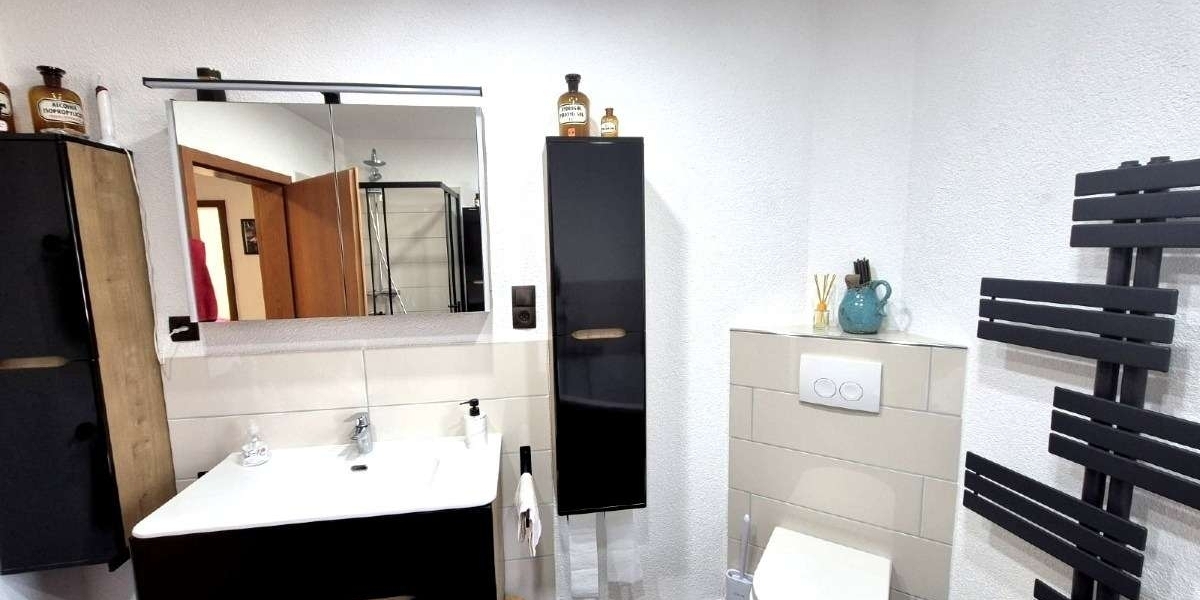 Großzügiges Wohnen für zwei Generationen: Poolbereich mit Poolbar und barrierefreiem EG - Zweifamilienhaus Katzweiler | Angebot:27131010