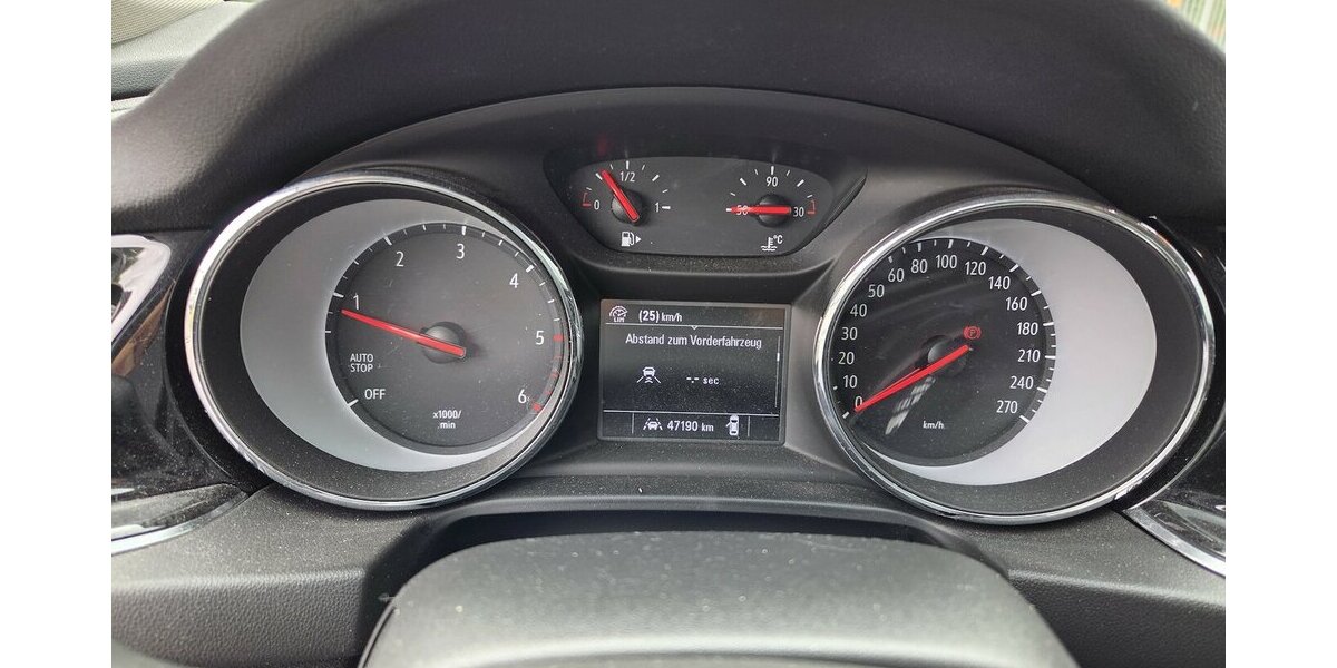 Opel Insignia Sports Tourer Elegance 47.149 km 14.600 &euro; Wilsdruff 01723