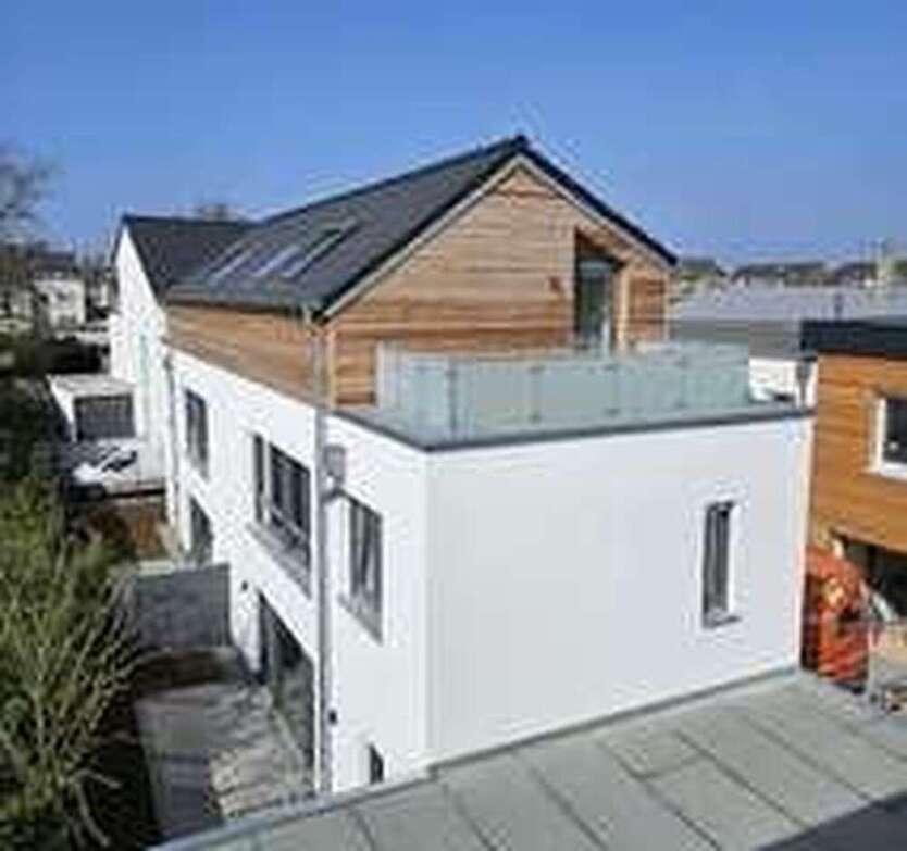 Haus zum Mieten in Moers 1.495 € 109 m²