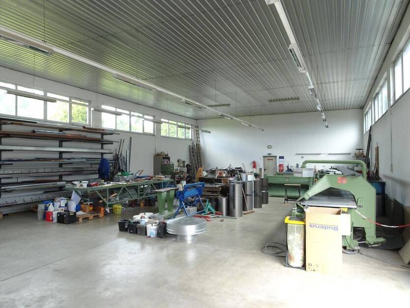 Gewerbehalle mit Büro ideal als Werkstatt- oder Lagerfläche im Nord-Osten von Herzogenaurach zimmer