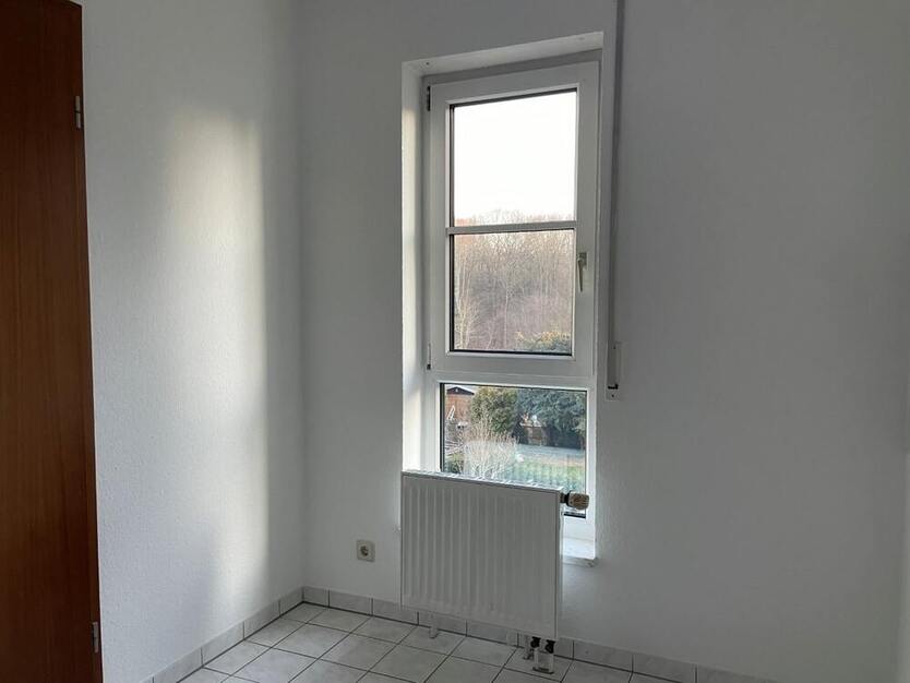 Zur Anlage mit Potential für mehr - Küche und Bad mit Fenster, Balkon sowie Stellplatz!