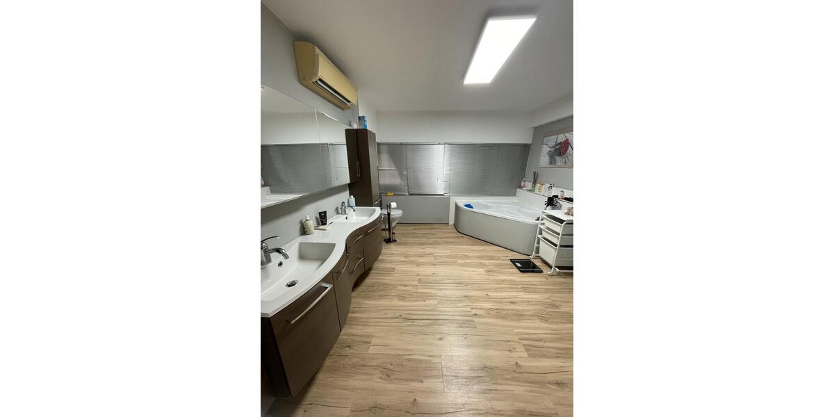 Bauernhaus, Landhaus Wartenberg - 5 Zimmer, 212 m&sup2;, 180.000&euro; | Angebot:26415380