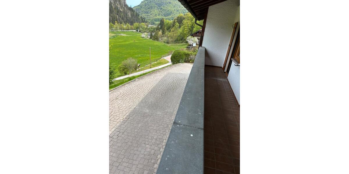 Etagenwohnung Bischofswiesen - 4 Zimmer, 100 m&sup2;, 1.500&euro; | Angebot:25171647