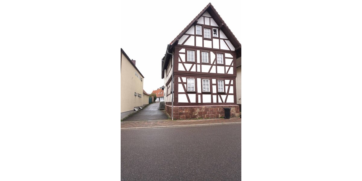 ~~ VERMIETETE ETAGENWOHNUNG IN ZWEITER BAUREIHE IN ZENTRALER LAGE ~~ 3 zimmer