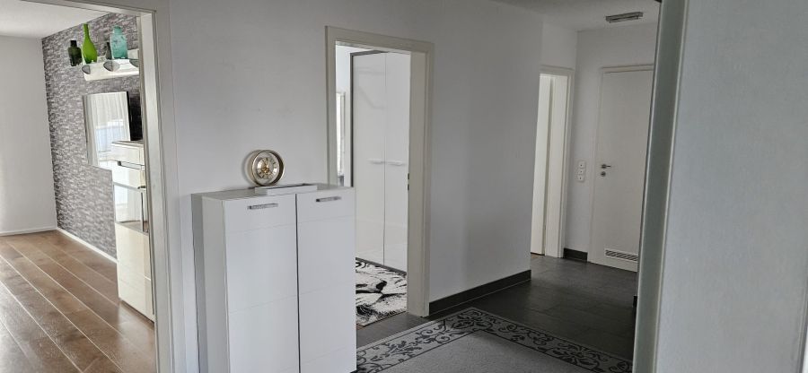 Provisionsfrei* (Von Privat) Charmante 4-Zimmer Wohnung mit Balkon sowie Außenstellplatz in Kirchheim bei München - Etagenwohnung Kirchheim bei München | Angebot:24356453
