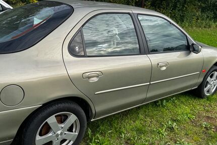 Ford Mondeo 80.000 km 2.100 € Delitzsch 04509