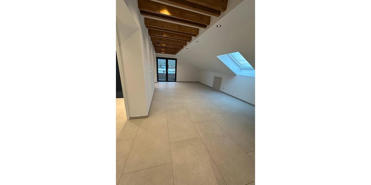 Dachgeschoßwohnung Weinstadt - 3 Zimmer, 72 m&sup2;, 1.100&euro; | Angebot:26663449