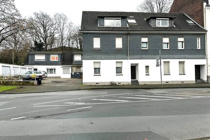 Baugrundstück mit zwei vermieteten Bestandshäusern in Solingen Wald