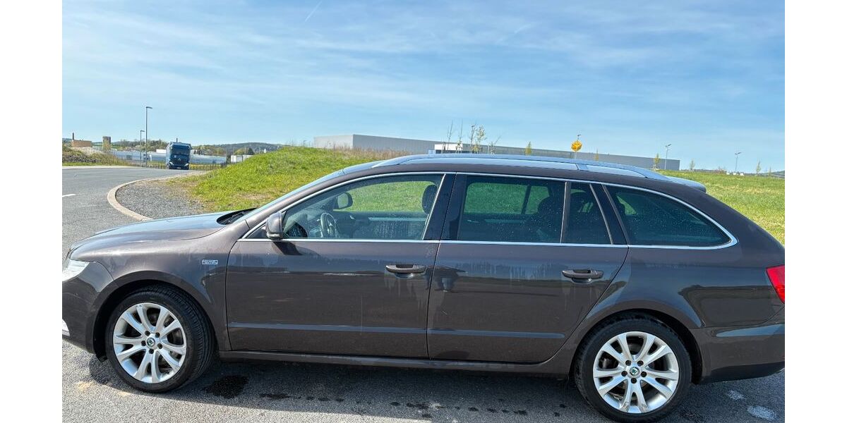 Skoda Superb 197.255 km 5.900 &euro; Grub am Forst 96271