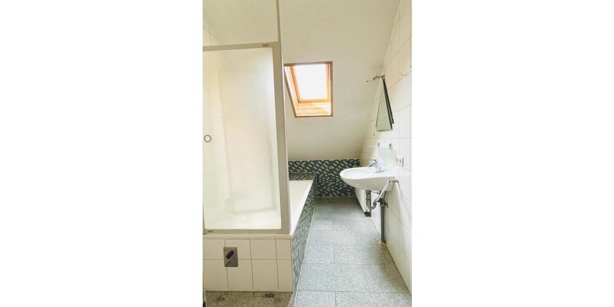 Dachgeschoßwohnung Weil am Rhein - 3 Zimmer, 70 m&sup2;, 1.100&euro; | Angebot:25405705