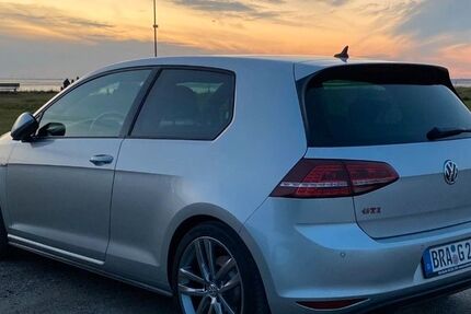 VW Golf 134.000 km 14.200 € Jade 26349