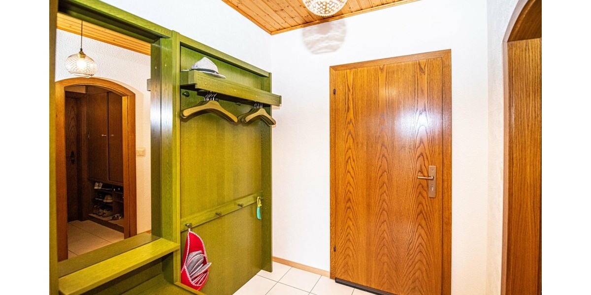 Gepflegtes Dachgeschoss mit Blick ins Grüne und Wohlfühlambiente - Dachgeschoßwohnung Neukirchen beim Heiligen Blut | Angebot:26770275