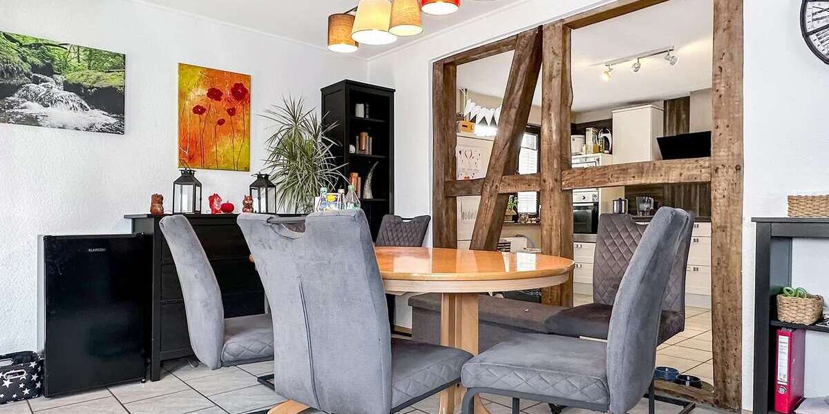 Etagenwohnung Extertal - 7 Zimmer, 160 m&sup2;, 960&euro; | Angebot:26236740