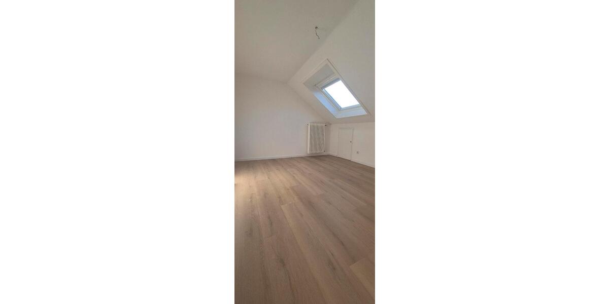 Dachgeschoßwohnung Ditzingen - 3 Zimmer, 65 m&sup2;, 950&euro; | Angebot:25979002
