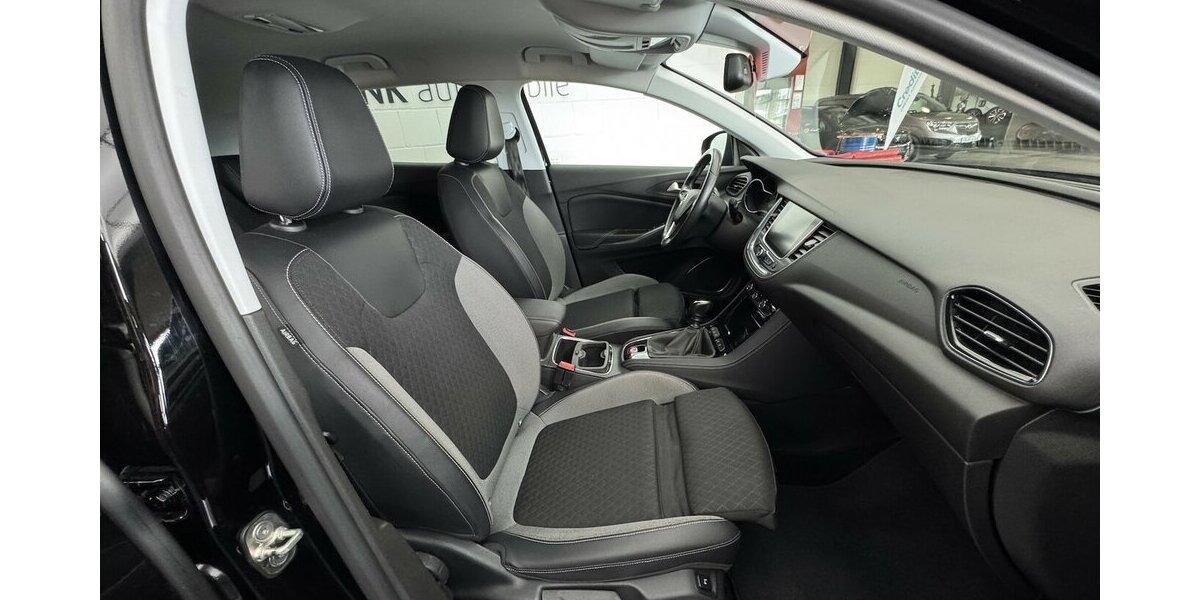 Opel Grandland 1.2 Turbo Innovation Navi Winterpaket 65.200 km 11.999 &euro; Lich 35423