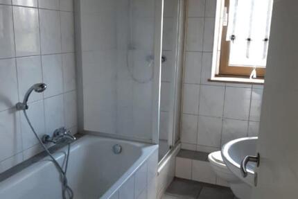WohnungHaus mit a. 220 m² bestehend aus 2 Wohneinheiten