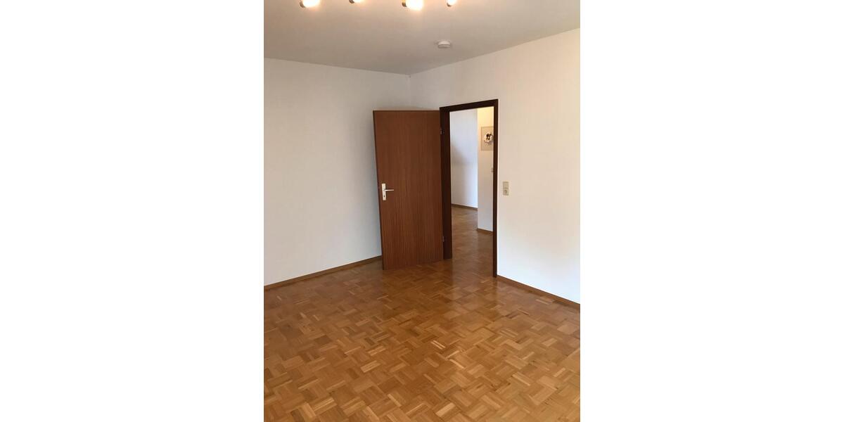 Dachgeschoßwohnung Leonberg - 2.5 Zimmer, 78 m&sup2;, 285.000&euro; | Angebot:26543342