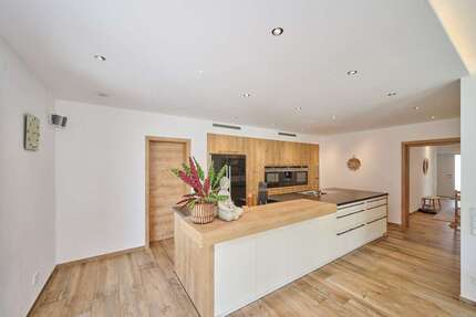 Haus Niederwinkling - 9 Zimmer, 279 m&sup2;, 1.499.000&euro; | Angebot:19175536