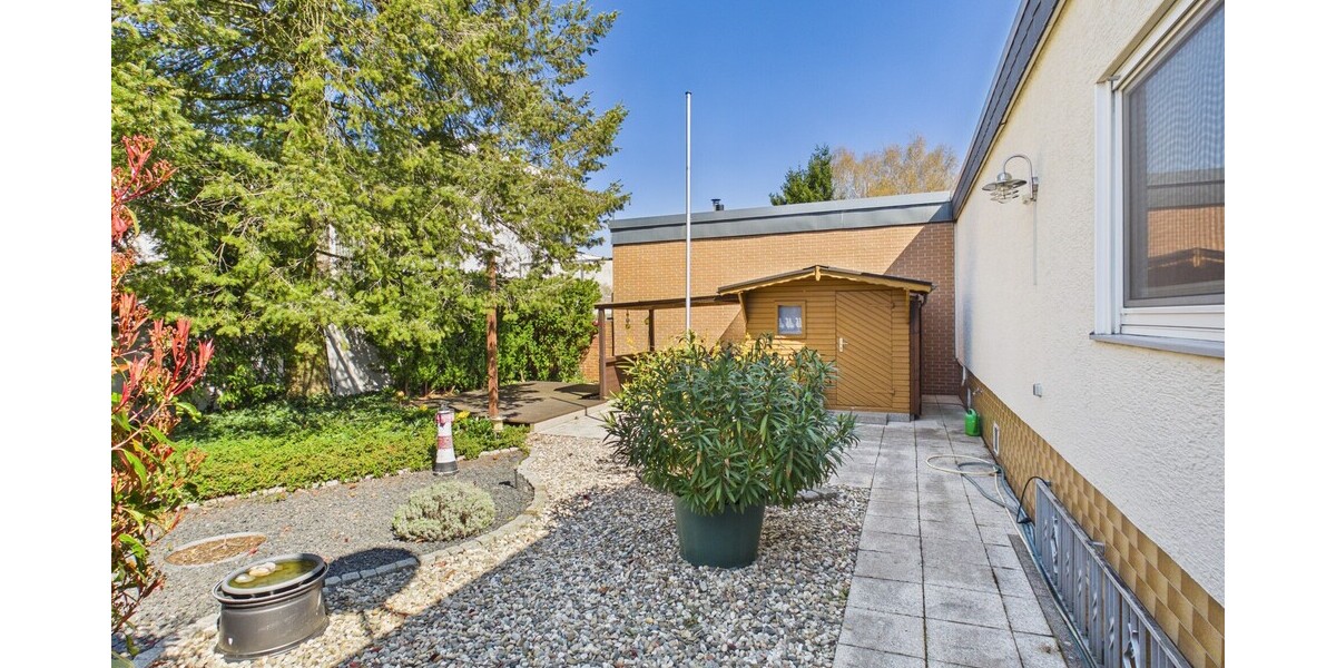 Einzigartiger Atrium-Bungalow in Maintal-Bischofsheim mit EBK, Traumgarten und Garage - Bungalow Maintal / Bischofsheim Bischofsheim | Angebot:26110603