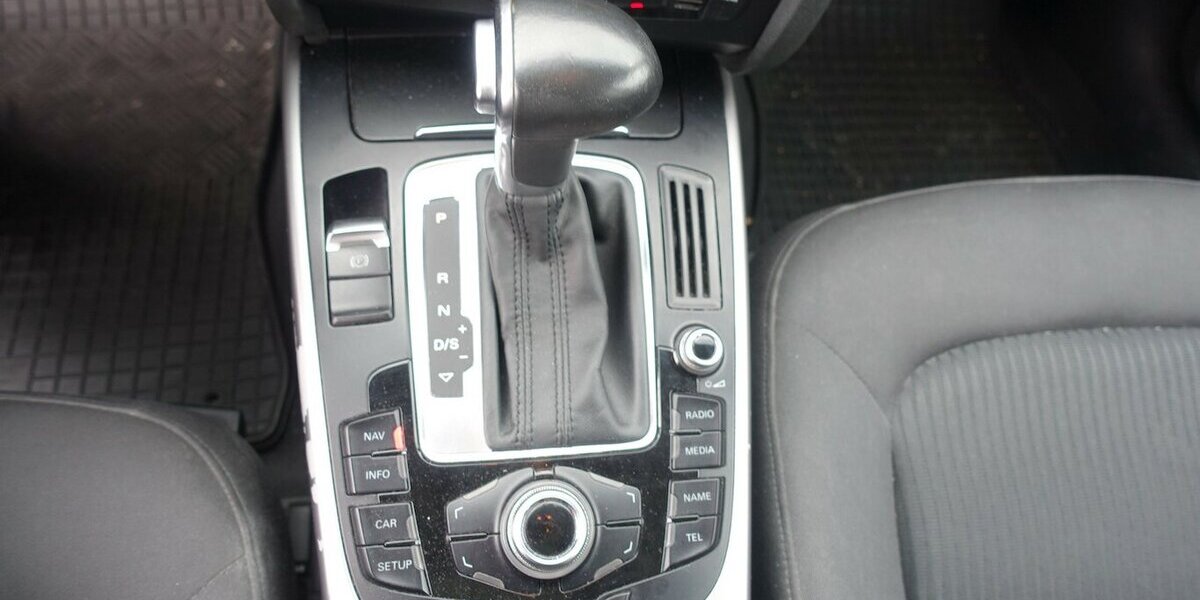 Audi A4 Attraction Autom. Navi PDC Bi-Xenon Sitzheizung 211.800 km 8.950 &euro; Neumarkt/OPf 92318