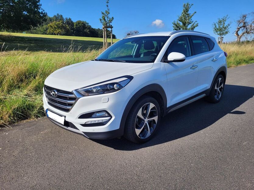 Hyundai TUCSON 161.500 km 15.200 € Nauort 56237