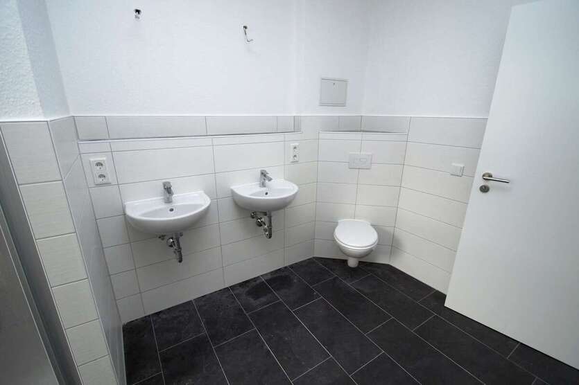 5-Zimmer-Wohnung mit Laminat, Wanne+Dusche 5 zimmer