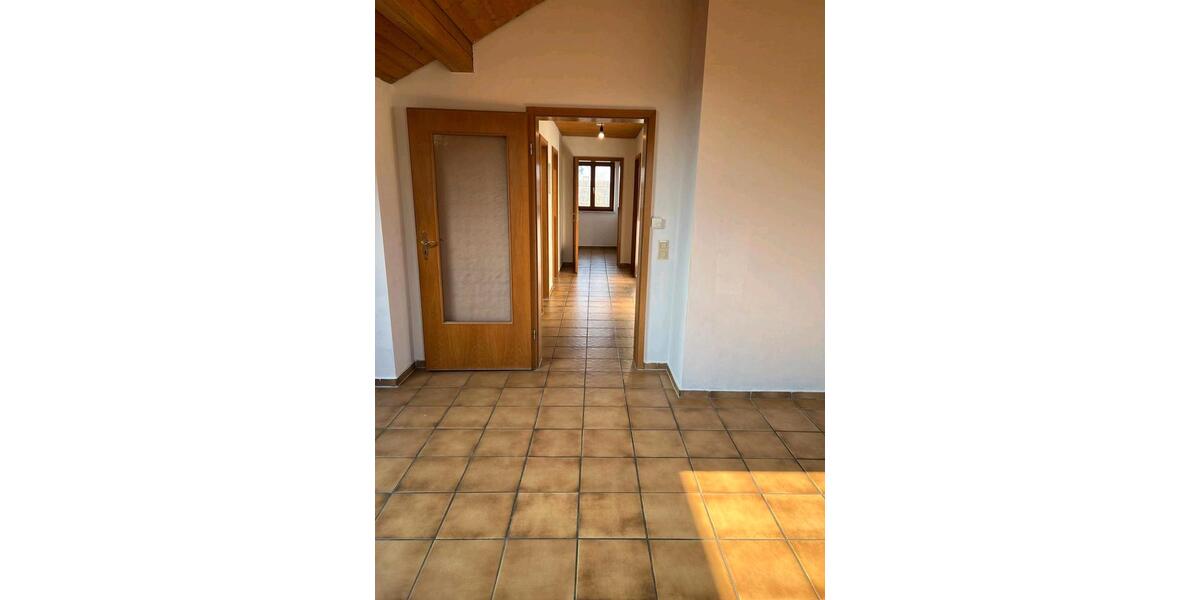 Dachgeschoßwohnung Trostberg - 2 Zimmer, 77 m&sup2;, 750&euro; | Angebot:26129661