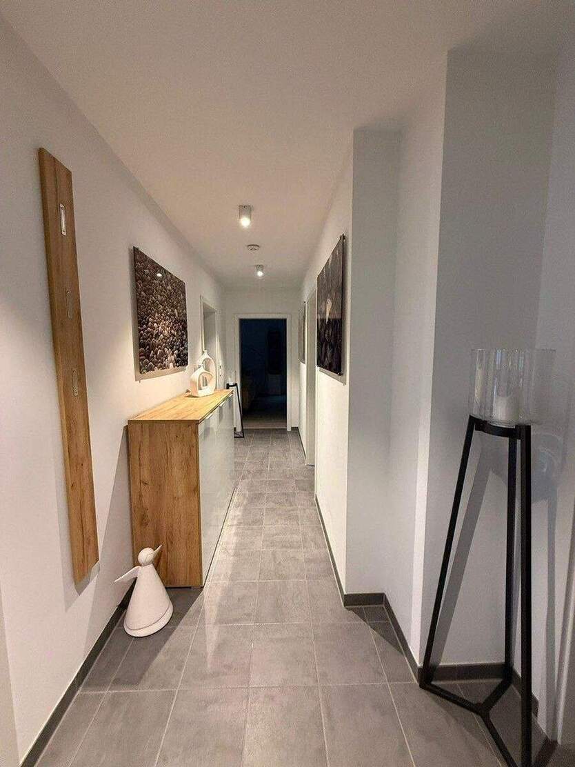 helle 3-Zi- Wohnung 1.OG mit großzügigem Balkon und Stellplatz 3 zimmer