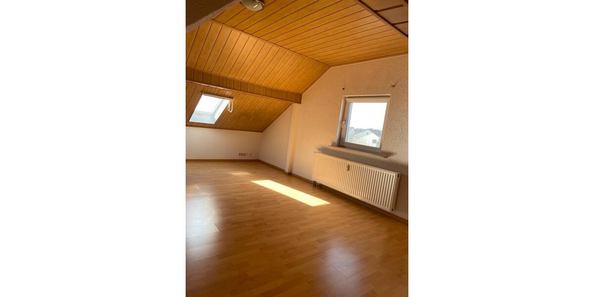 Dachgeschoßwohnung Stadtallendorf - 2.5 Zimmer, 79 m&sup2;, 650&euro; | Angebot:25568207