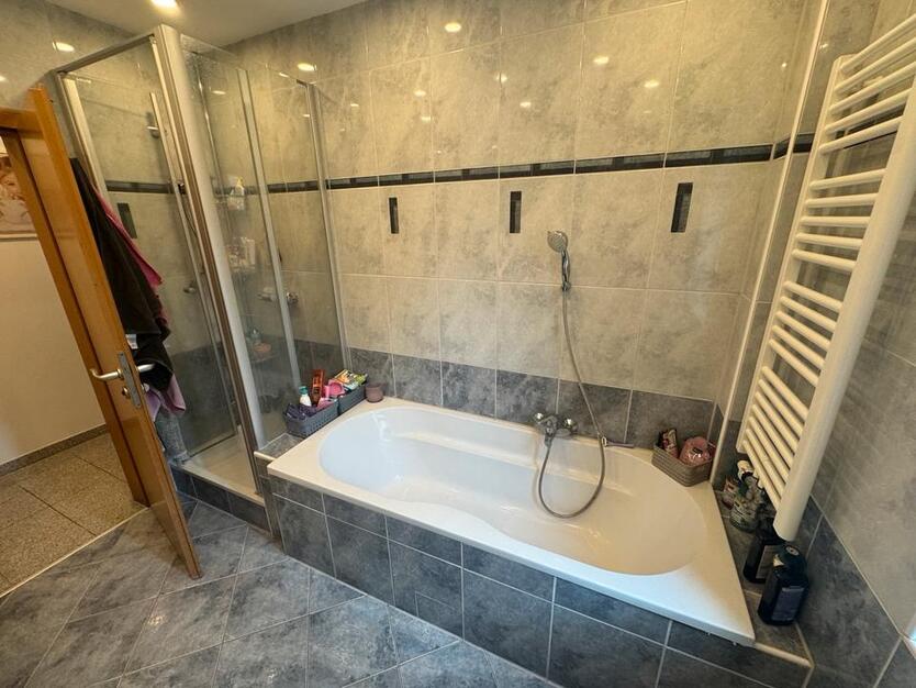 4-Zimmerwohnung Erdgeschoss mit Garage und Balkon !