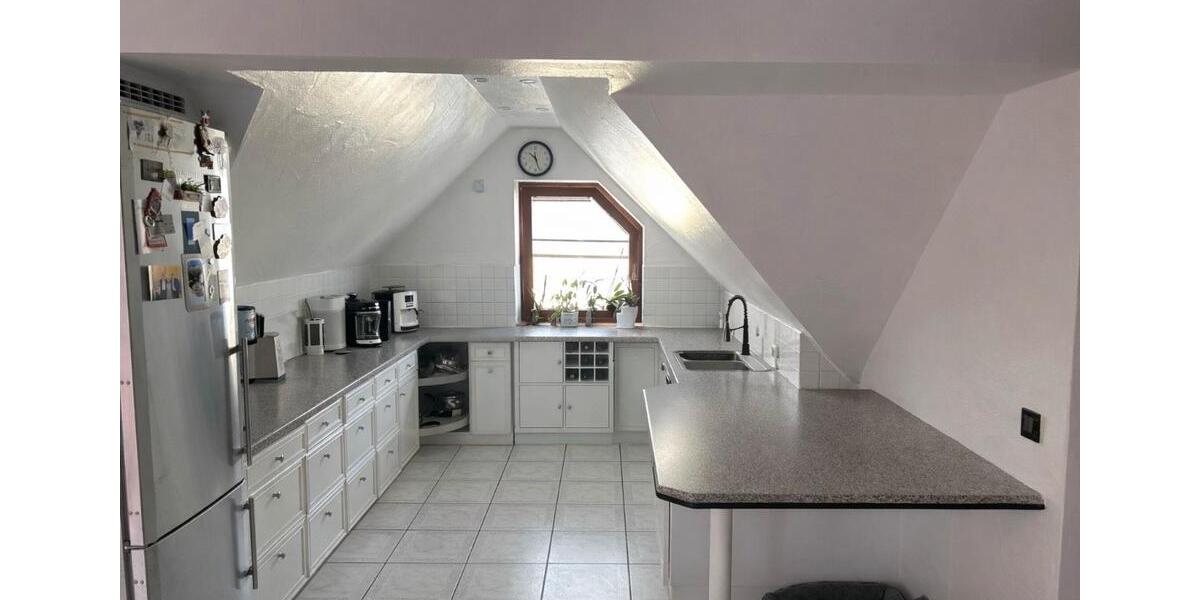 Dachgeschoßwohnung Villingen-Schwenningen Schwenningen - 4 Zimmer, 128 m&sup2;, 250.000&euro; | Angebot:26378749