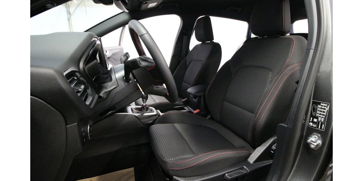 Ford Focus Turnier Mild-Hybrid ST-Line LED+NAVI+ACC 11.904 km 22.500 &euro; Hagenow 19230