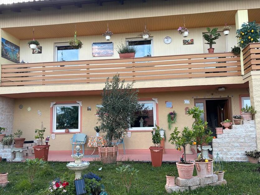 Freistehendes Einfamilienhaus, großer Garten