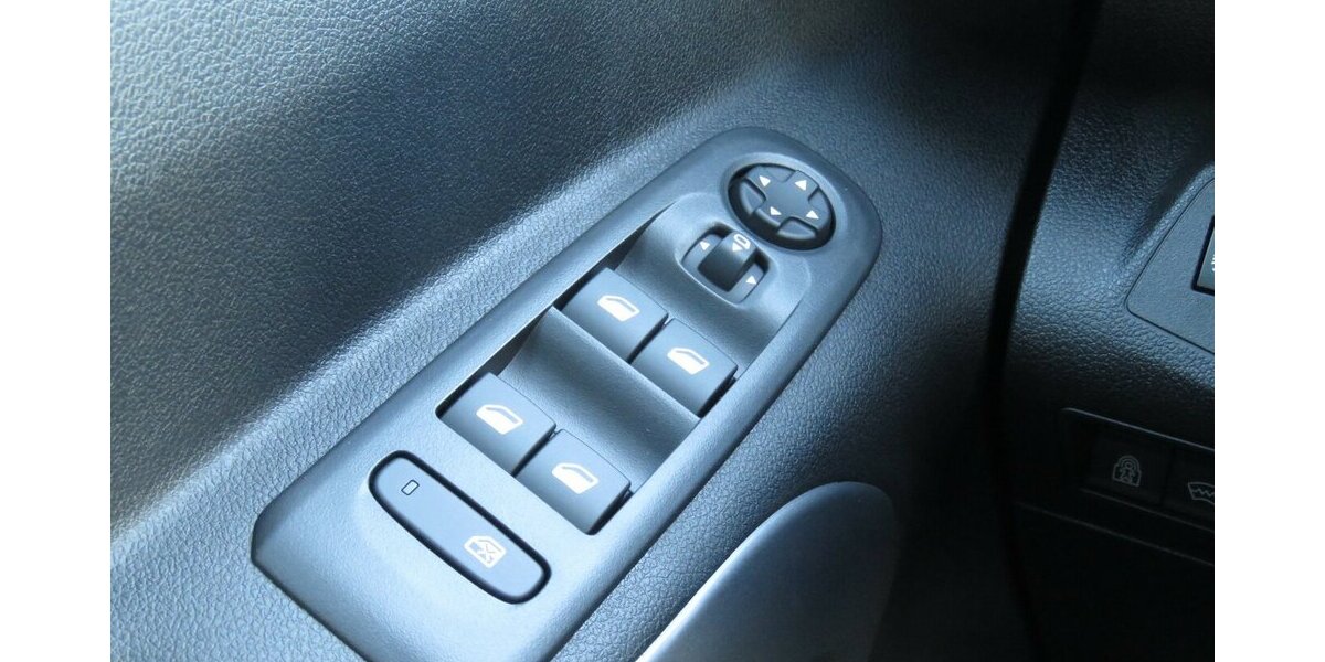 Fiat Doblo Maxi Kombi 130 / 7-Sitze + Vollausstattung 10.280 km 25.790 &euro; Münchenbernsdorf 07589