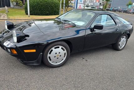 Porsche 928