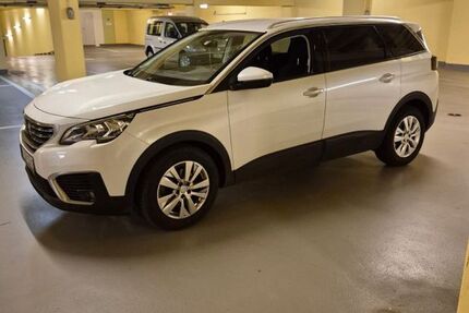 Peugeot 5008 185.000 km 14.400 € München 81379