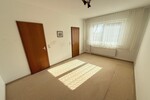 Schwalbach: Ruhig wohnen am Grüngürtel – Bungalow mit großem Garten und vielseitigem Raumangebot - Einfamilienhaus Schwalbach | Angebot:26534677