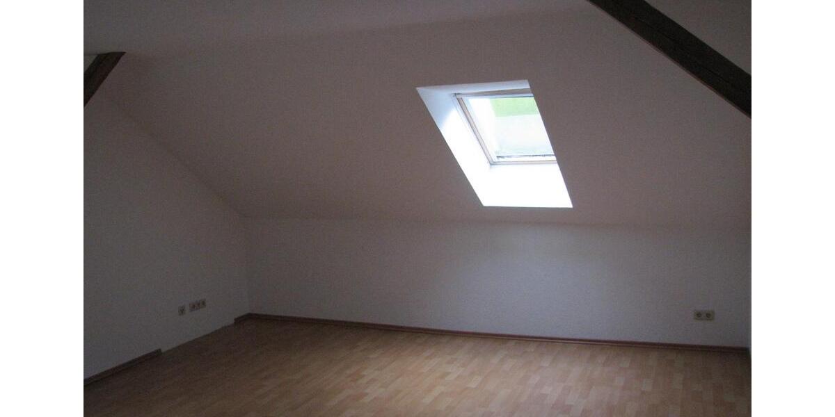 Dachgeschoßwohnung Bischofswerda - 4 Zimmer, 93 m&sup2;, 450&euro; | Angebot:26065961