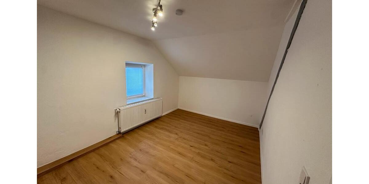 Renovierte 3,5 Dachgeschosswohnung in Riegelsberg 3.5 zimmer