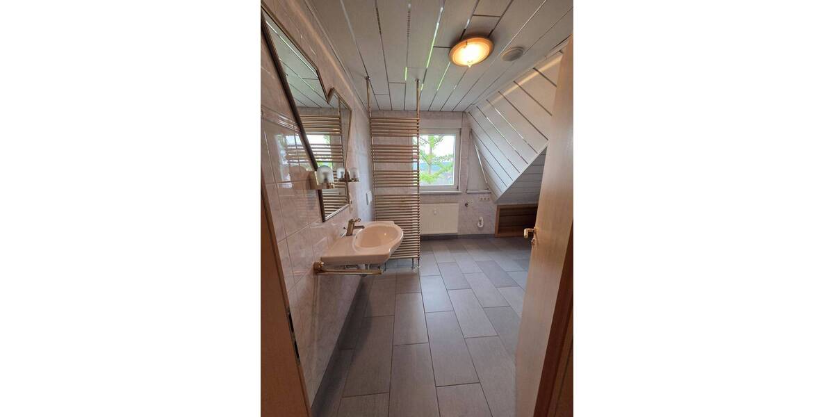 Etagenwohnung Petersberg - 3 Zimmer, 75 m&sup2;, 760&euro; | Angebot:26796420