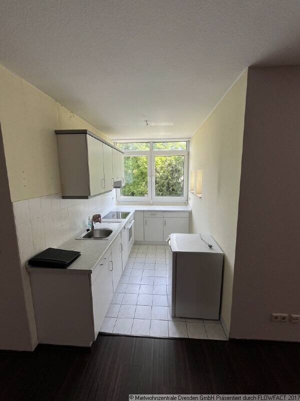 Super 2-RaumWohnung mit Einbauküche Badewanne und Balkon in der Südvorstadt !!!!