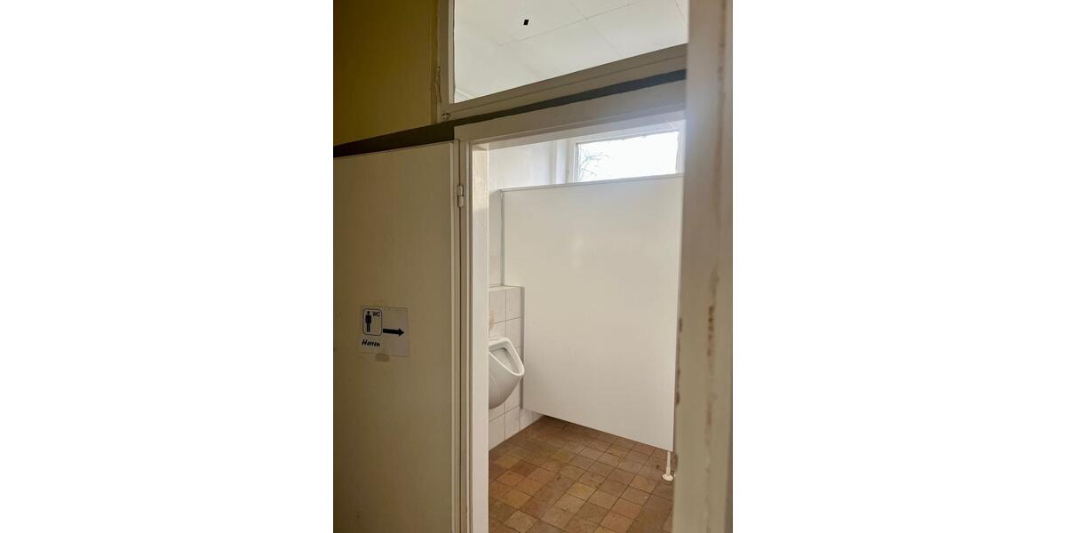 Gewerbehalle, Industriegebäude, Halle, Strom und Toilette zimmer