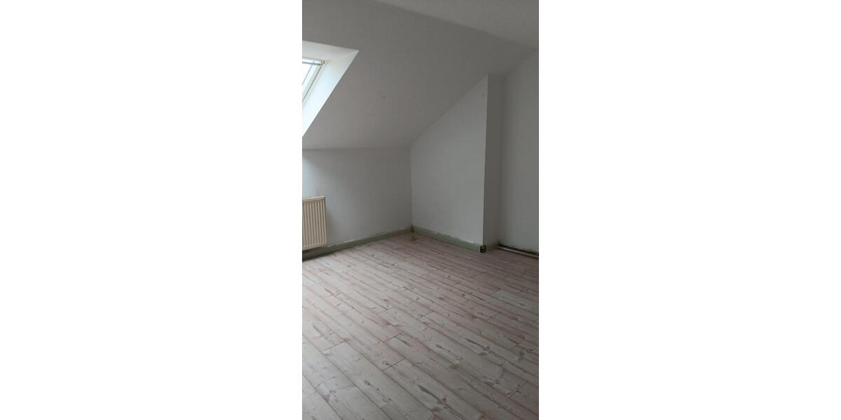 Dachgeschoßwohnung Freital - 3 Zimmer, 68 m&sup2;, 470&euro; | Angebot:25378460