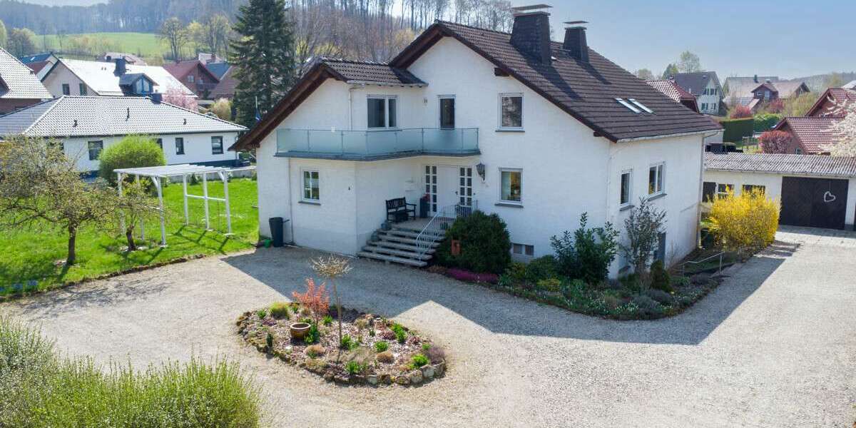 Einfamilienhaus Bad Driburg / Neuenheerse Neuenheerse - 8 Zimmer, 333 m&sup2;, 369.000&euro; | Angebot:26180852
