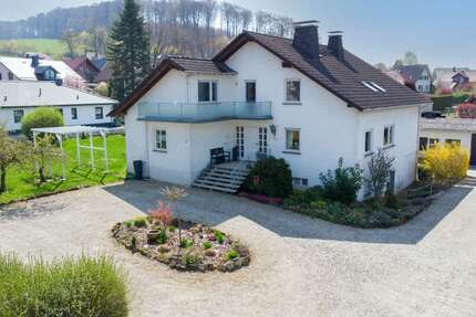 Haus Bad Driburg / Neuenheerse Neuenheerse - 8 Zimmer, 333 m&sup2;, 369.000&euro; | Angebot:26180852