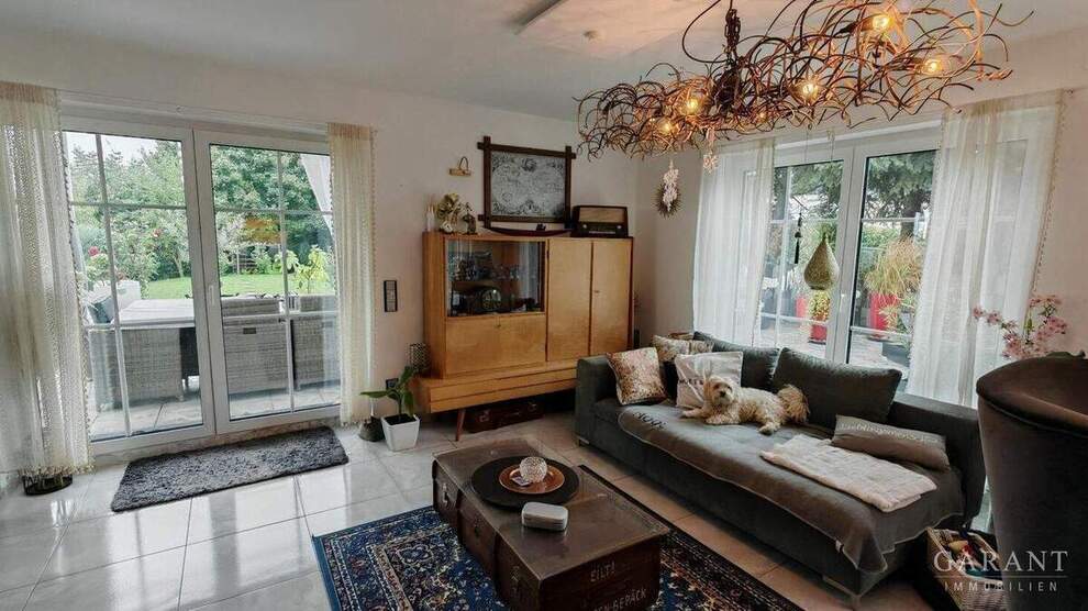 Exklusives Dreifamilienhaus von 2011 mit Wärmepumpe, Solar & 1.510 qm Grundstück 9 zimmer