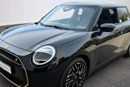 Mini Cooper SE 3.408 km 36.489 &euro; Barsbüttel bei Hamburg 22885