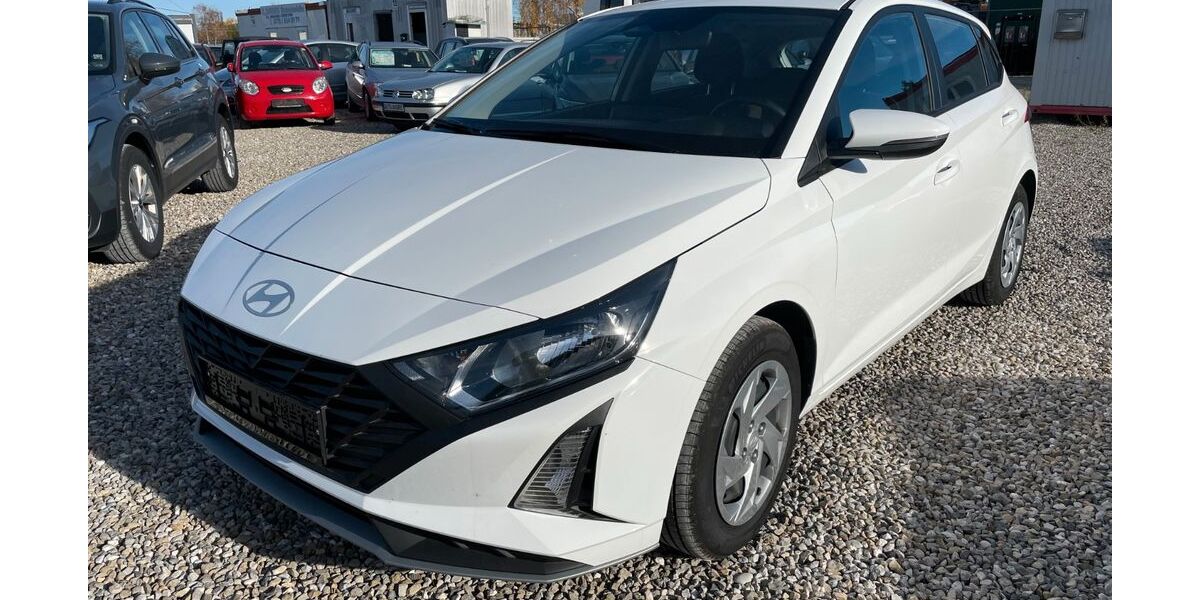 Hyundai i20 7.881 km 15.790 &euro; München 81829