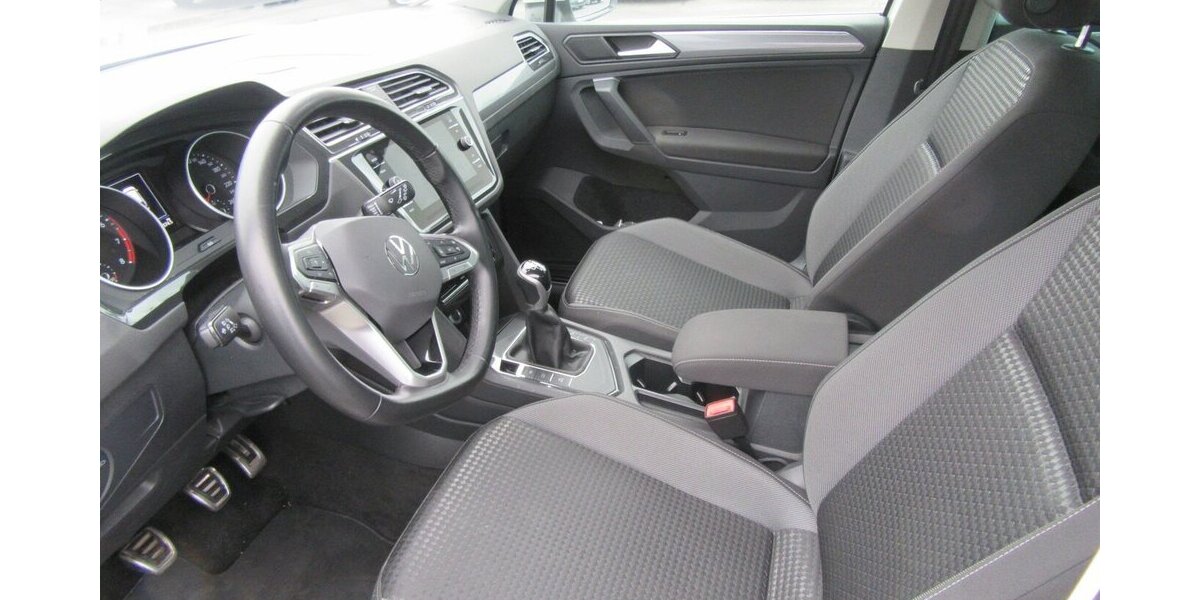 VW Tiguan Active 1.5, NAVI, LED 88.000 km 24.890 € Gernsheim 64579