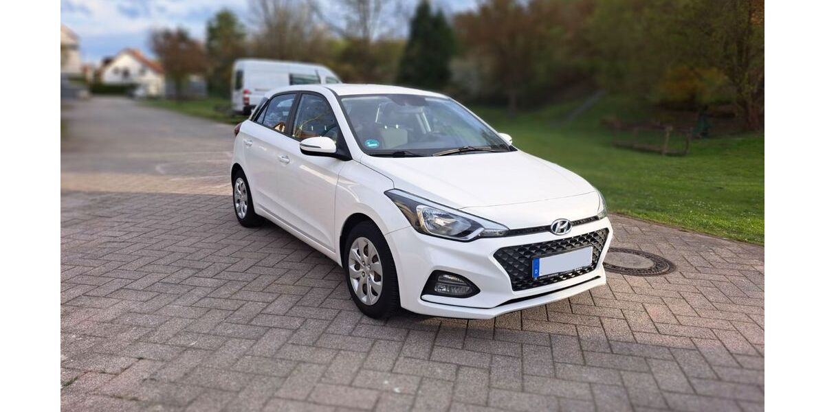 Hyundai i20 92.000 km 10.500 &euro; Wörth am Rhein 76744